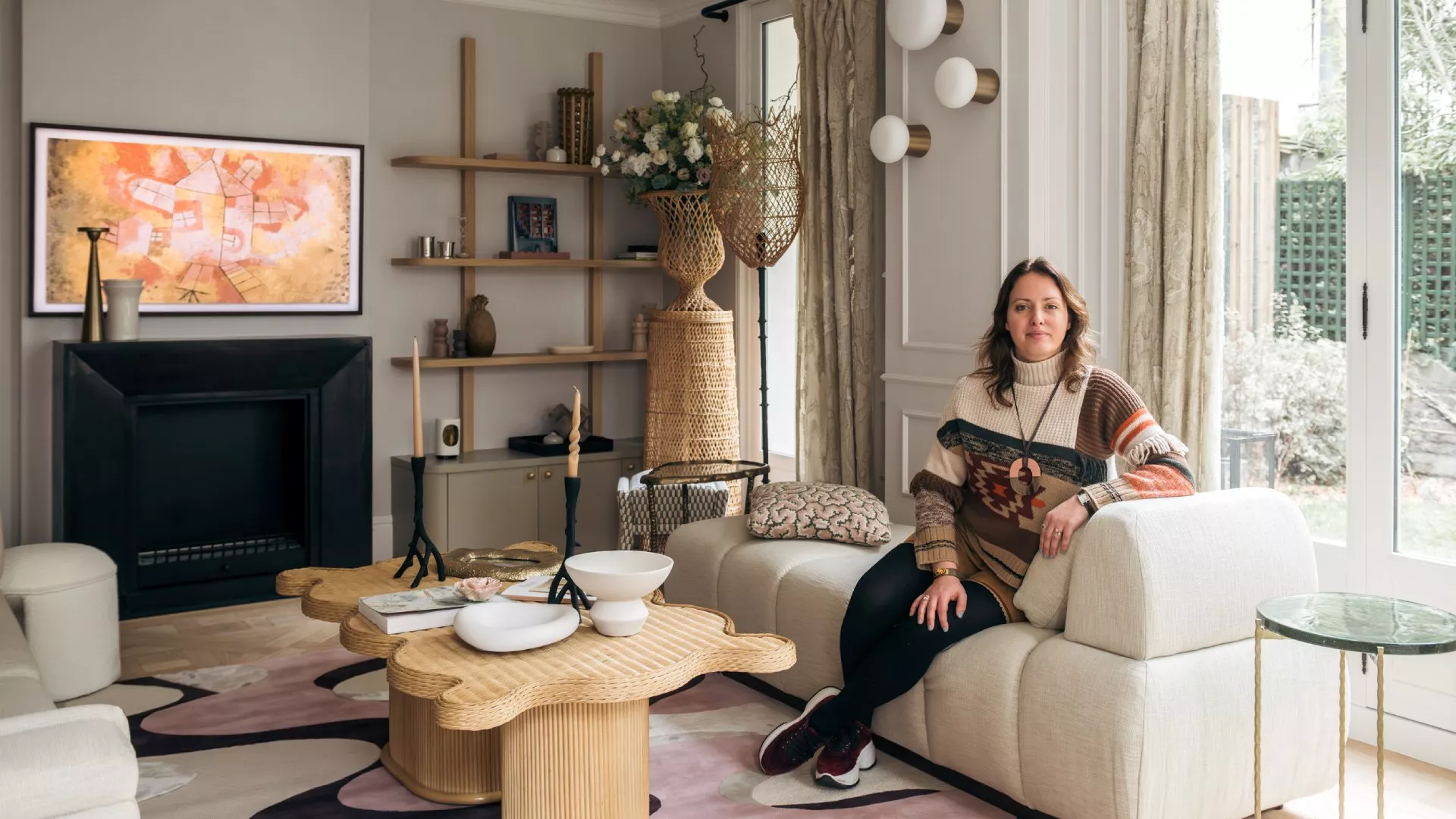 Photo de Bertille, architecte d'intérieur chez Kyka dans un hôtel particulier rénové par ses soins