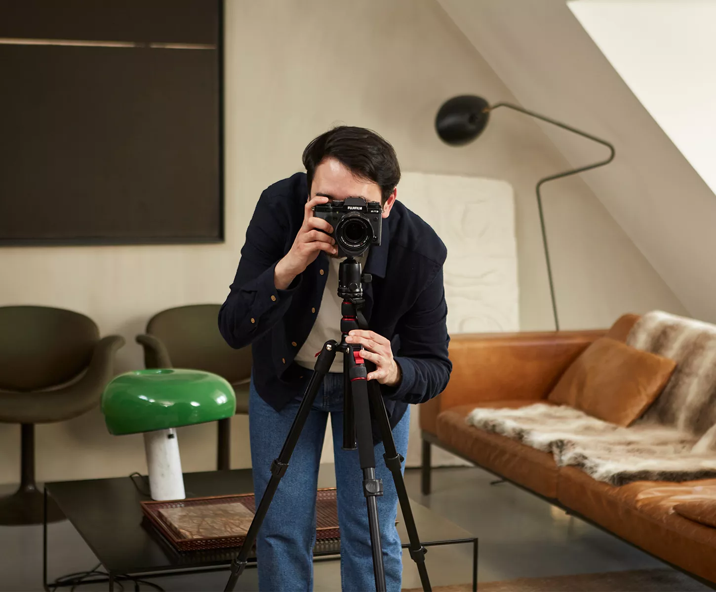 Un photographe professionnel dans un appartement de luxe