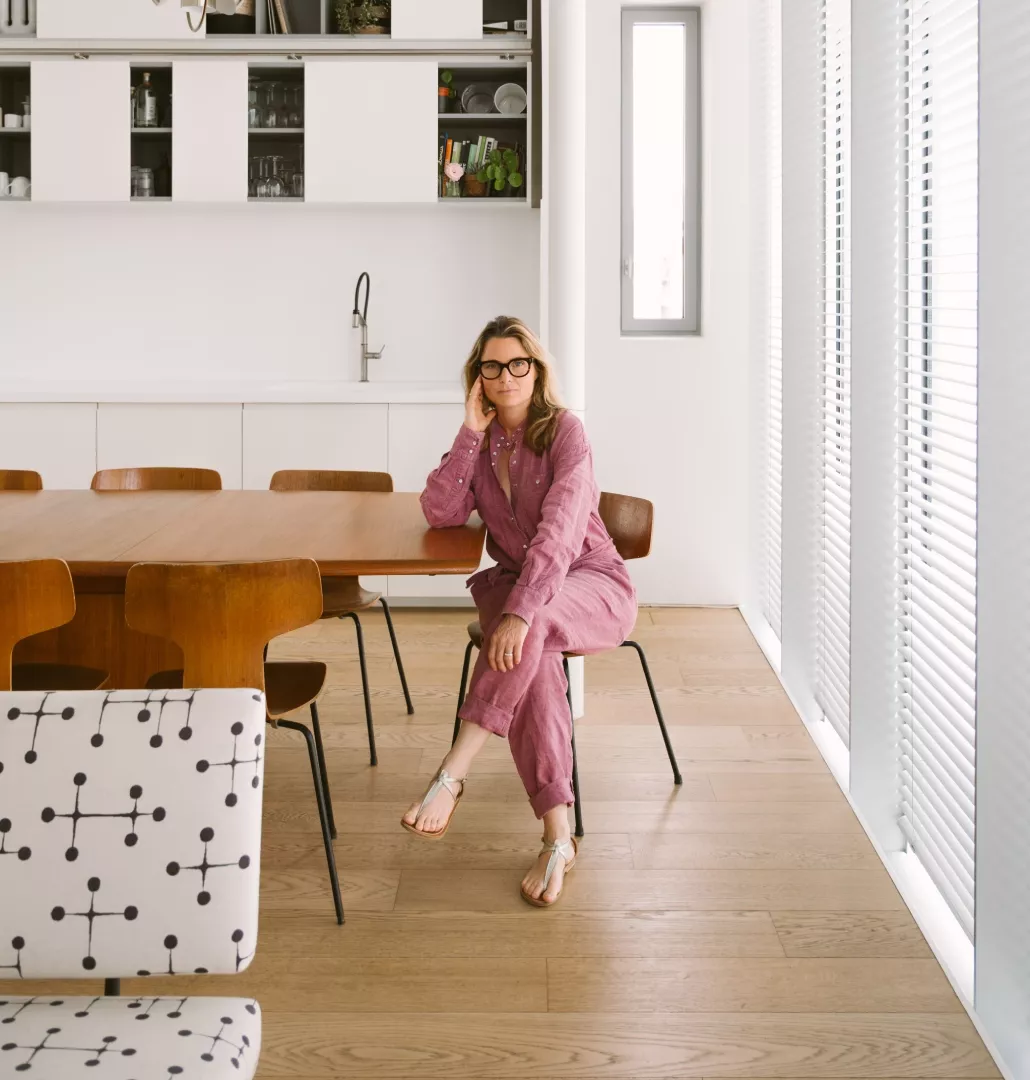 Photo of Anne-Laure Hédon in the kitchen of the house