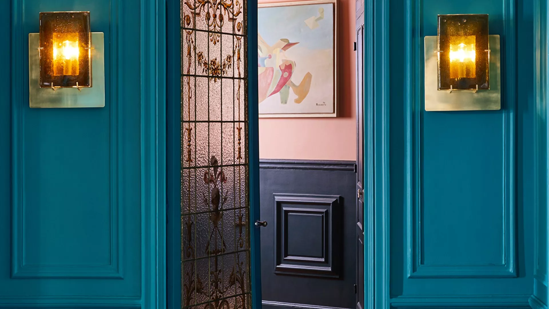 Photo of the entrance to the "Étoile" apartment renovated by Géraldine B. Prieur