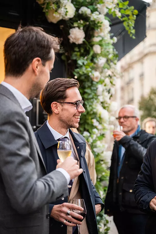 Junot consultants laughing during a Junot evening in an agency in Paris