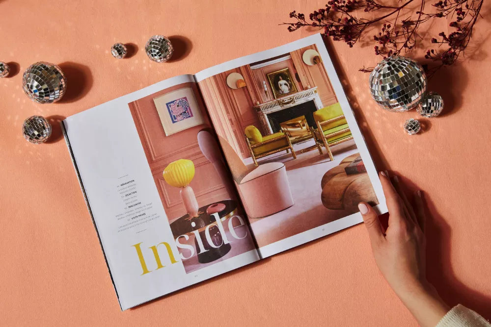 Le magazine Junot ouvert sur la page Inside